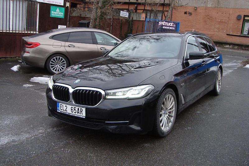 BMW Řada 5 (2021) 530e Xdrive, ČR, 1.Maj.S.Kn. - fotka 61 z 65