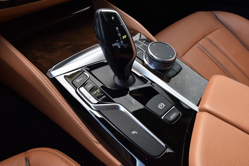BMW Řada 5 530i xDrive LUXURY LINE,LED,ČR - fotka 33 z 50