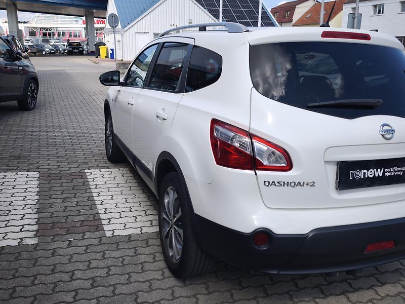 Nissan Qashqai 2010 2.0 dCi 4x2 7 MÍST (+2) - fotka 26 z 33
