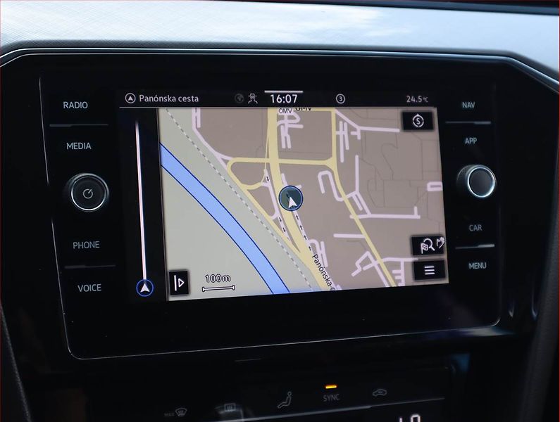 Volkswagen Passat (2023) 2.0 TDI - fotka 16 z 20