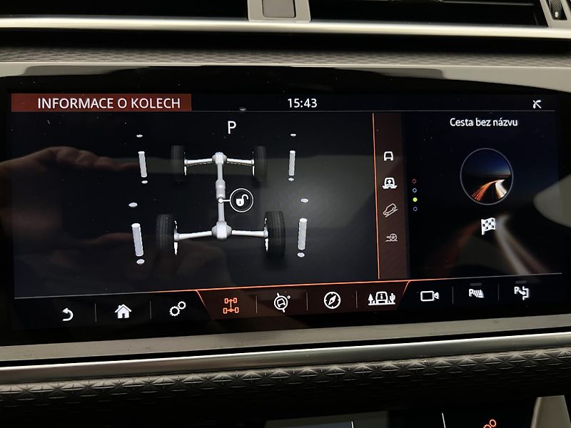 Land Rover Range Rover Velar D300 SE AUT - fotka 48 z 53