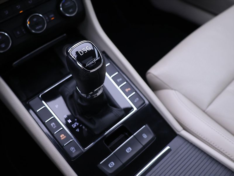 Škoda Superb 2,0 TSi 206kW L&K 4x4 CZ - fotka 28 z 39