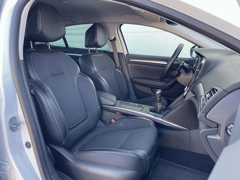 Renault Mégane (2023) GrandCoupé INTENS 1,3TCe 140k - fotka 8 z 20