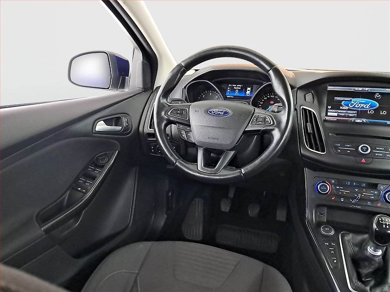 Ford Focus (2015) 1.5 TDCi, Navi, Tempomat - fotka 7 z 19