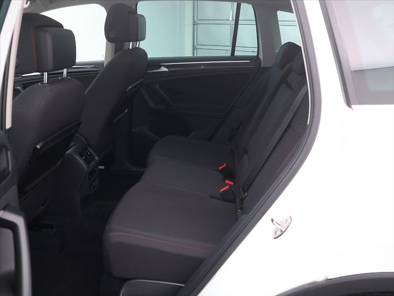 Volkswagen Tiguan 1,4 TSI Sound edice matrix pan - fotka 14 z 31