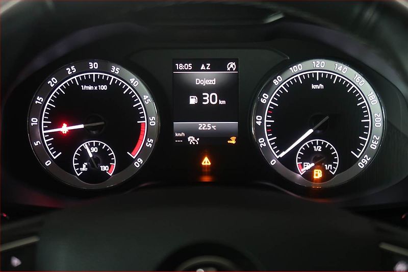 Škoda Karoq (2019) Style 1.6 TDI, Navi, Tempomat - fotka 11 z 19