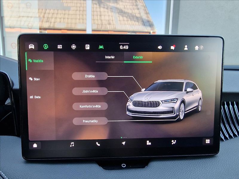 Škoda Superb 1.5 TSI DSG 110kW L&K Combi - fotka 32 z 50