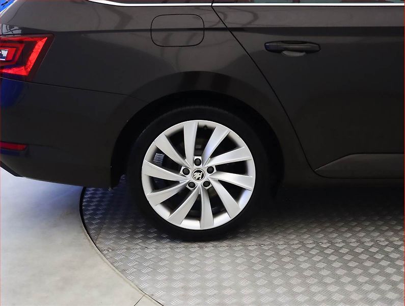 Škoda Superb (2016) Laurin&Klement 2.0 TDI, 4X4 - fotka 15 z 26
