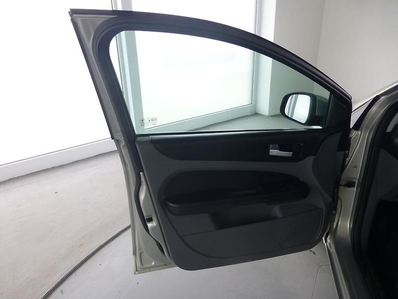 Ford Focus (2009) 1,6TDCI-80KW-KLIMATIZACE*TAŽNÉ - fotka 9 z 24