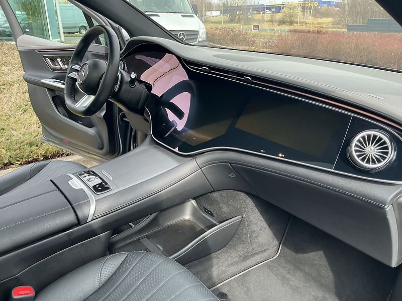 Mercedes-Benz EQE 500 AMG 4MATIC - fotka 13 z 22
