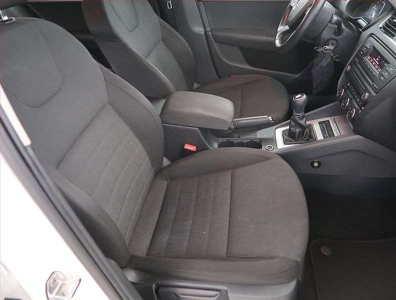 Škoda Octavia (2013) 2.0 TDI, Tempomat - fotka 9 z 18