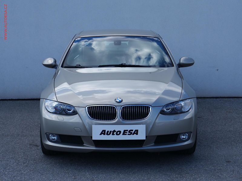 BMW Řada 3 (2008) 3.0d 325d, AC, TZ, xenon - fotka 2 z 22