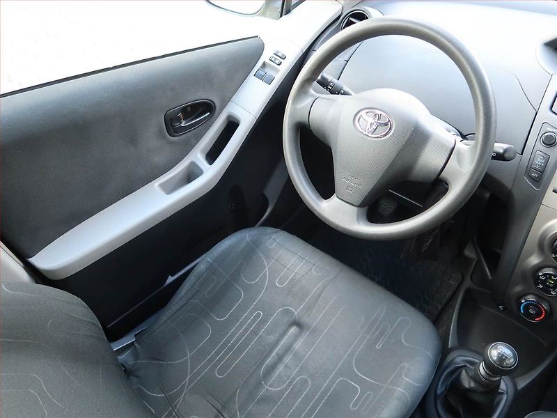 Toyota Yaris (2009) 1.33 Dual VVT-i - fotka 7 z 16