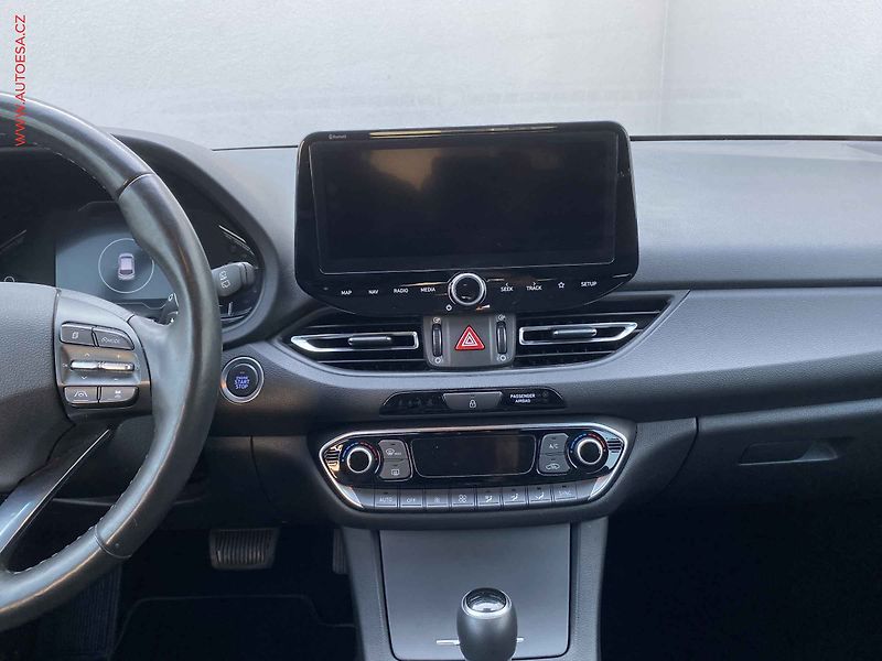 Hyundai i30 (2021) 1.5 TGDi MHEV, 1.maj,ČR - fotka 12 z 20