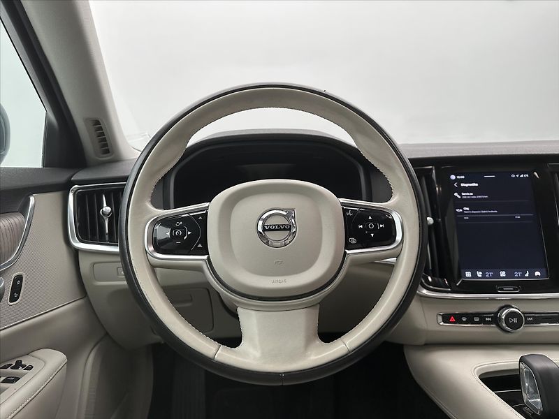 Volvo S90 2,0 B5 184kW CZ DPH - fotka 21 z 41