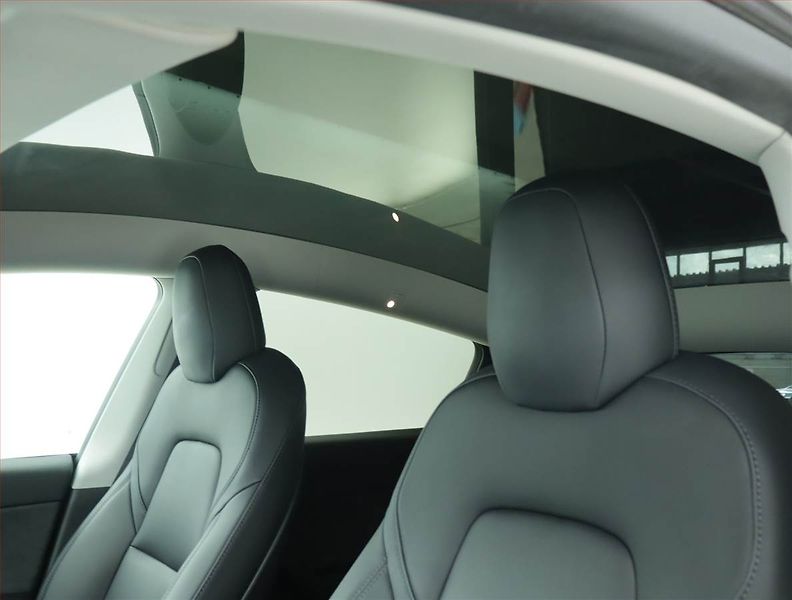 Tesla Model Y (2021) Long Range AWD 75kWh, SoH 92% - fotka 15 z 20