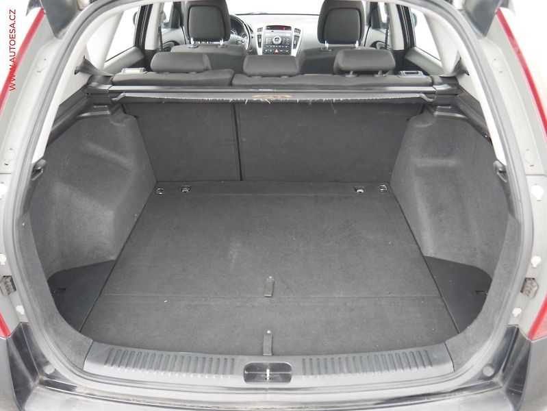 Kia Ceed (2010) 1.4 16V, ČR, Klima - fotka 7 z 13