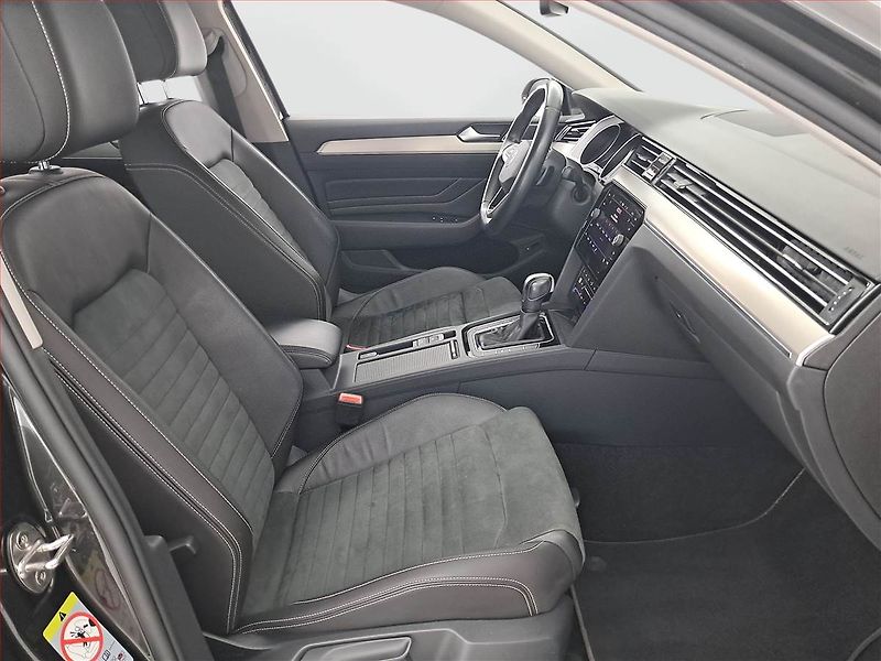 Volkswagen Passat (2022) Elegance 2.0 TDI - fotka 9 z 21