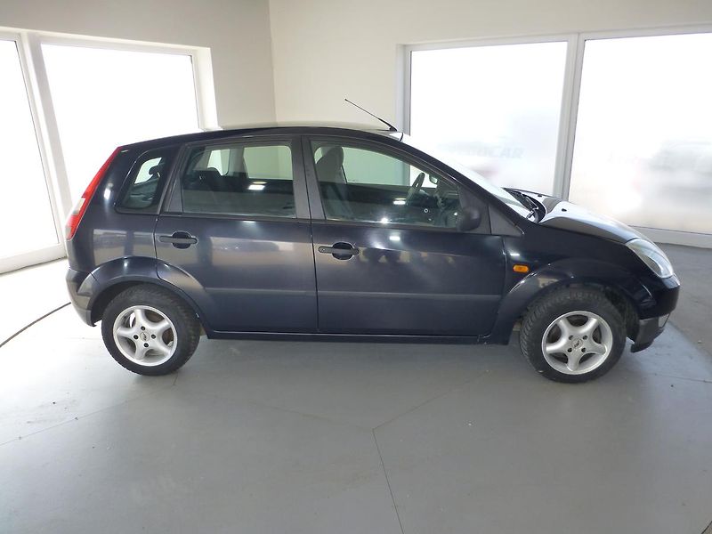 Ford Fiesta (2005) 1,3i-**ALU KOLA***KLIMATIZACE* - fotka 4 z 22
