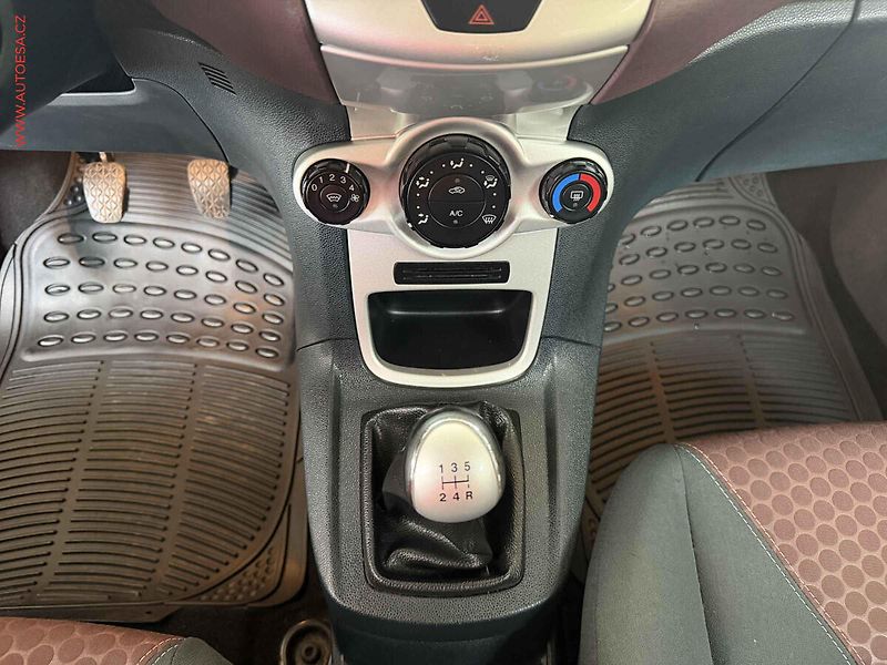 Ford Fiesta (2009) 1.25 i, 2.maj,ČR, STK7/28 - fotka 16 z 16