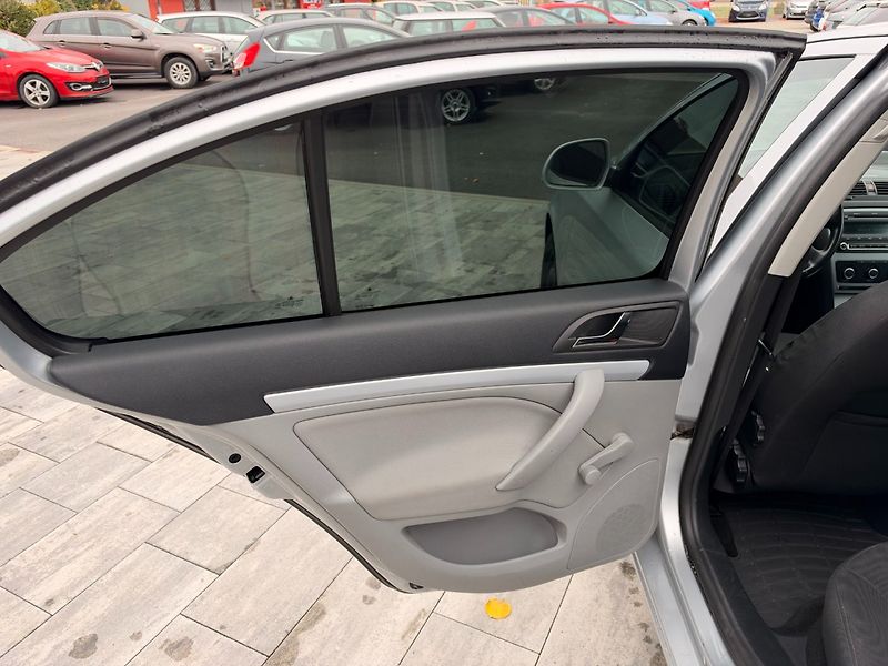 Škoda Octavia (2010) 1,2 TSI 77 Kw - fotka 12 z 30