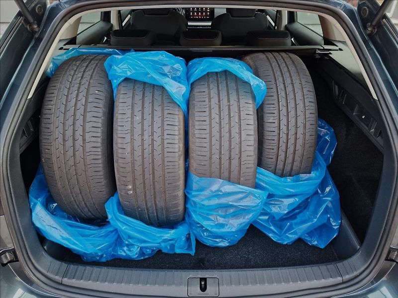 Škoda Octavia 2.0TDI Style, původ ČR,1.Maj. - fotka 16 z 50