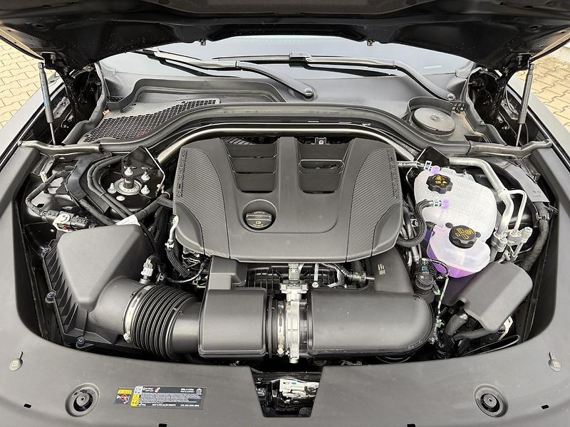 Dodge Charger 4dv. R/T 3,0 V6 AWD - fotka 38 z 40