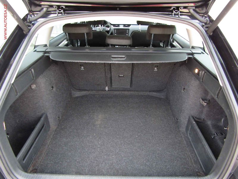 Škoda Octavia (2017) 1.6 TDi, Ambiente, DSG, panor - fotka 7 z 21