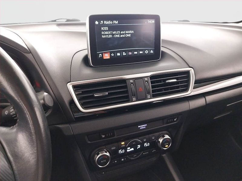 Mazda 3 (2015) 2.0 Skyactiv-G, Serv.kniha - fotka 12 z 23