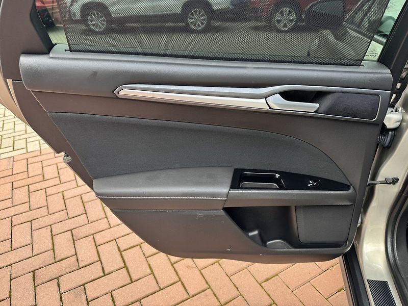 Ford Mondeo (2016) 2.0TDCi Navi Blis Kamera - fotka 23 z 47