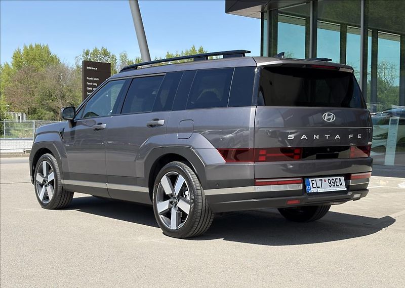 Hyundai Santa Fe 1,6 T PHEV 4x4 7M  Premium - fotka 2 z 24