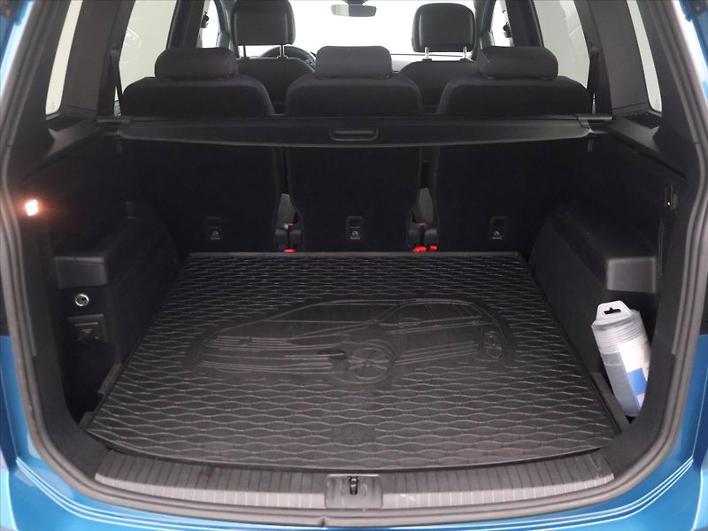 Volkswagen Touran 2,0 TDI 110kW R-Line DSG CZ - fotka 10 z 38