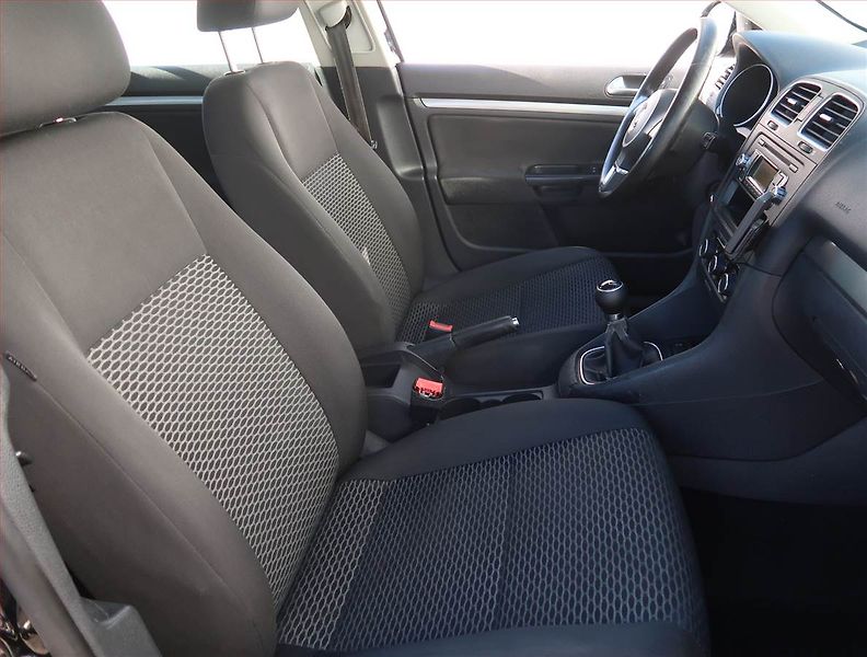 Volkswagen Golf (2011) 1.6 TDI, Serv.kniha, po STK - fotka 9 z 15