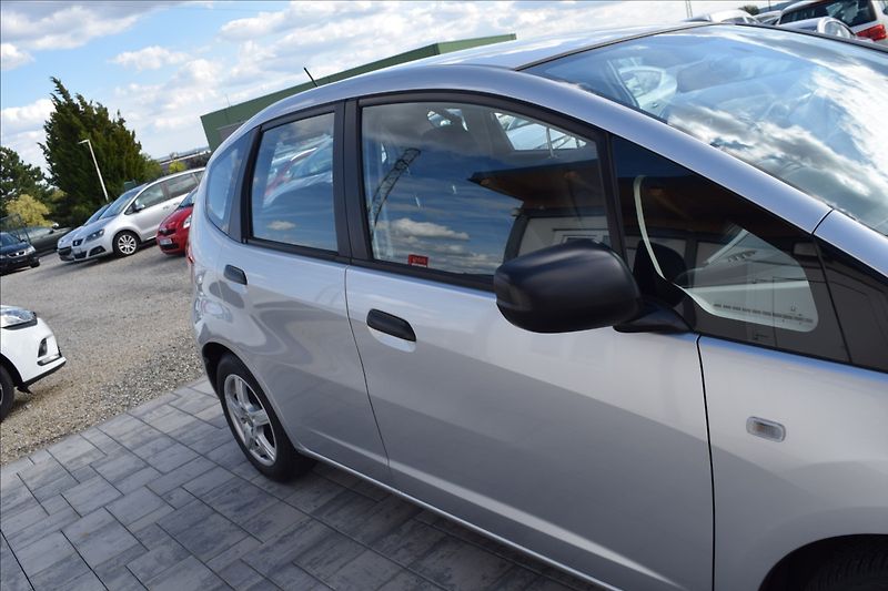 Honda Jazz 1,2 i 66KW ALU KLIMA NÍZKÉ KM - fotka 11 z 35