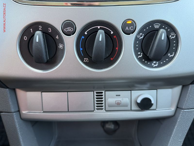 Ford Focus (2011) 1.6 i, ČR, servis.kniha, AC - fotka 13 z 15