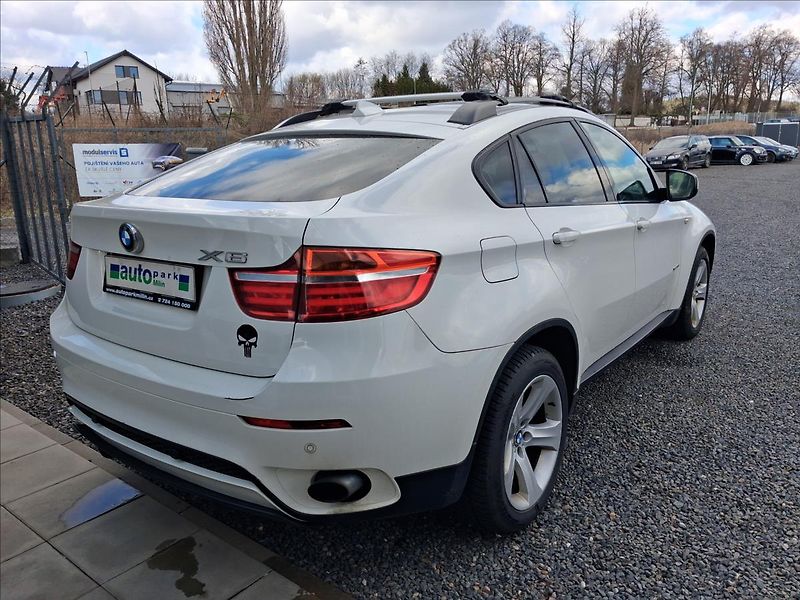 BMW X6 3,0 X-Drive, kamera - fotka 7 z 14