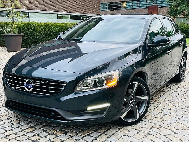 Volvo V60 2.0D3 5V AUT VÝHŘEV SERVISKA - fotka 1 z 47