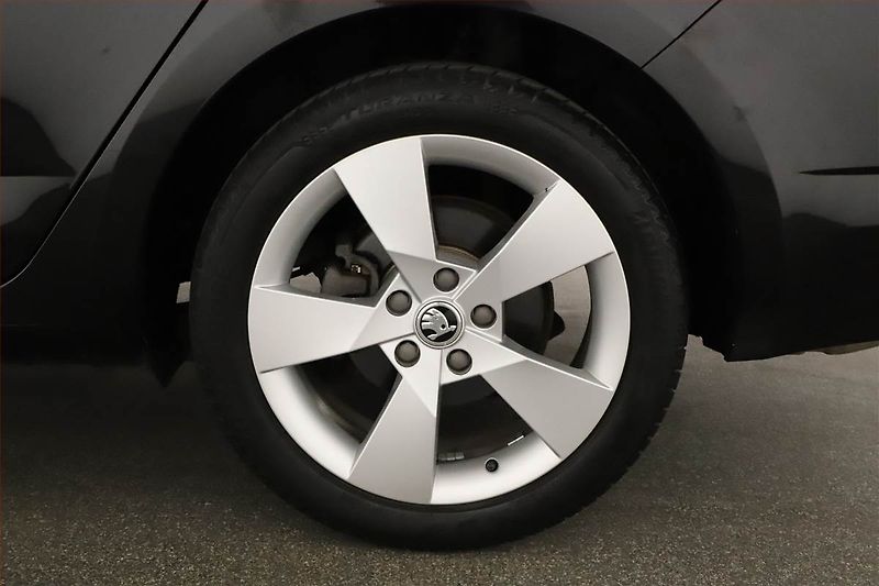 Škoda Octavia (2014) 1.8 TSI, Bi-Xenony, Tempomat - fotka 11 z 17