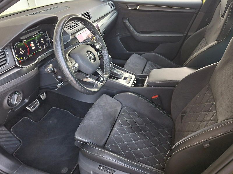 Škoda Superb (2022) Sportline DSG 4x4  2,0TDi 147k - fotka 29 z 35