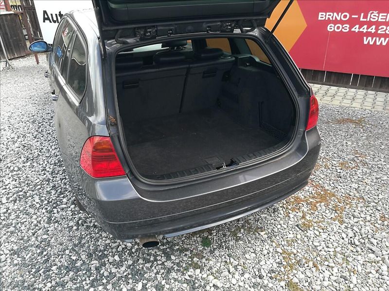 BMW Řada 3 2,0 d 320d kombi - fotka 13 z 15