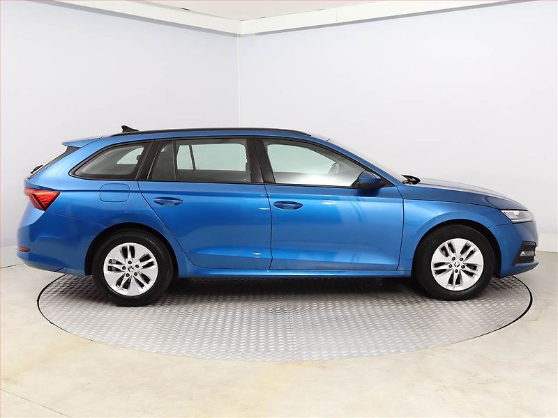 Škoda Octavia (2021) Ambition 1.0 TSI, ČR,1.maj - fotka 6 z 13