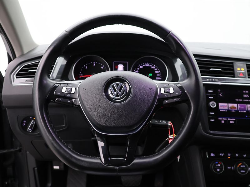 Volkswagen Tiguan 2,0 TDI 110kW DSG R-line DPH - fotka 17 z 32