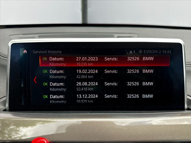 BMW X1 2,0 140kW-xDRIVE-CZ-DPH-VÝBAVA - fotka 32 z 44