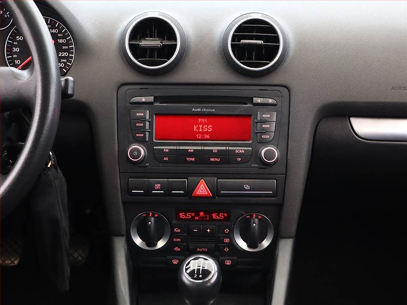 Audi A3 (2007) 1.6, po STK, oblíbený vůz - fotka 10 z 13