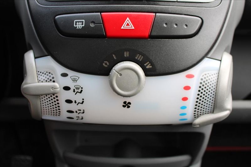 Toyota Aygo 1,0 VVT-i  NOVÉ V ČR - fotka 12 z 15