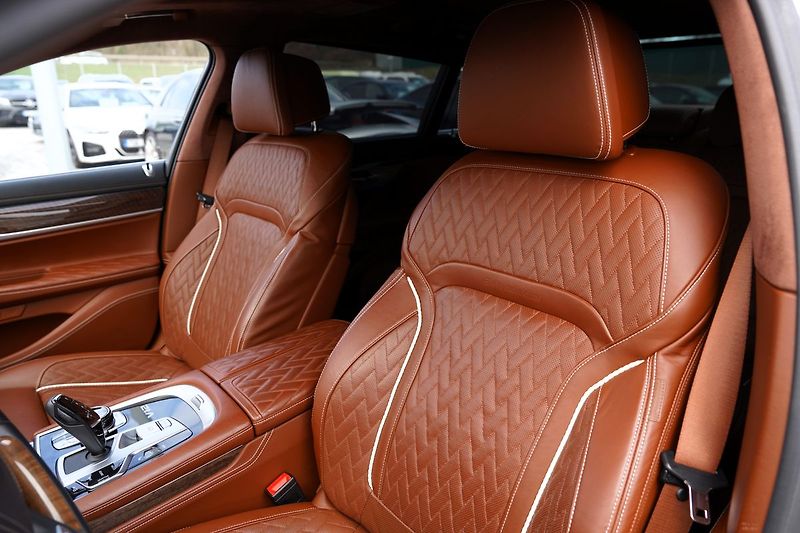 BMW Ostatní M760Li xDrive/6.6i/V12/590PS - fotka 22 z 47