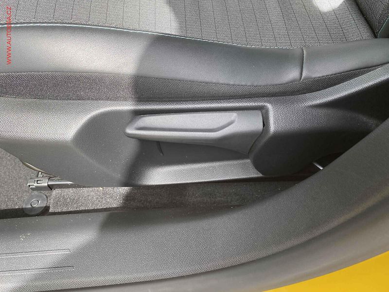 Peugeot 208 (2019) 1.2 PT, Allure, AT, kamera - fotka 14 z 17