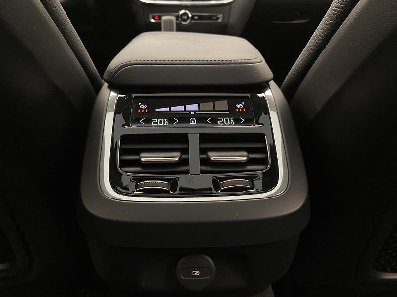 Volvo S60 B5 AWD DARK ULTIMATE AUT CZ - fotka 33 z 50