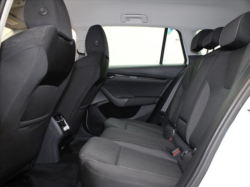 Škoda Octavia 2,0 TDi MT Ambition 22tkm.ČR - fotka 7 z 24