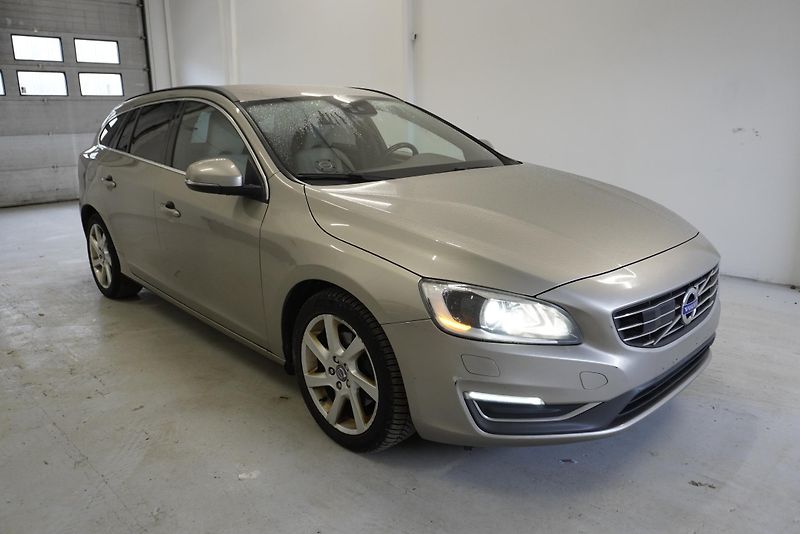Volvo V60 D4 AUTOMAT - fotka 3 z 29